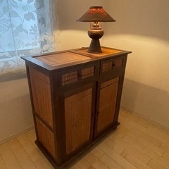 今月閉店 持帰り大特価 飛騨キツツキ アンティークガラスキャビネット 