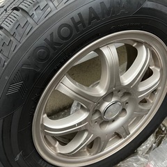 3万から2万に値下げしました❗️【美品】スタッドレスタイヤ　アルミホイール付き　4個セット　おまけで保管用棚+カバー付き