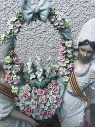 リヤドロ　 LLADRO 非常に繊細な花　ガラスケース付 リヤドロ LLADRO 非常に繊細な花 ガラスケース付