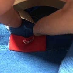 新品同様綺麗 Supreme シュプリーム 刺繍ロゴ パーカー