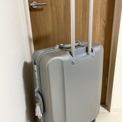 スーツケース　グレー　大きい