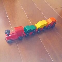 北欧風　木の汽車　おもちゃ　木の玩具　木のおもちゃ