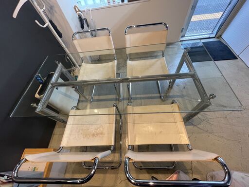 建築家ル・コルビジェ設計のガラステーブルセット1万で売ります！【〆25日(水)募集+引取まで】