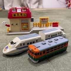 電車おもちゃ プルバック式