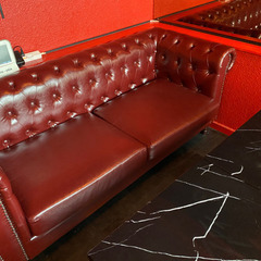 ソファ2つ　テーブル2つ　売ります。定価33万円