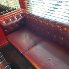ソファ2つ　テーブル2つ　売ります。定価33万円