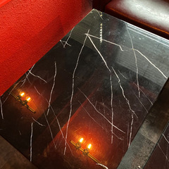 ソファ2つ　テーブル2つ　売ります。定価33万円