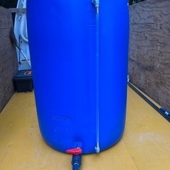樹脂プラスチックドラム缶製の水タンク　バルブ付き