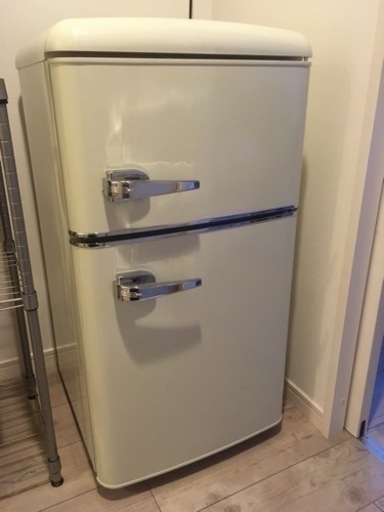 レトロな可愛いデザインの冷蔵庫‼️8,000円でどうぞ‼️