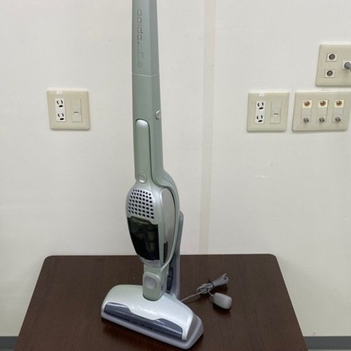 2/11 終 Electrolux コードレスクリーナー CT120NI メタリックグリーン 掃除機 エレクトロラックス 菊倉MZ (コレクト ...
