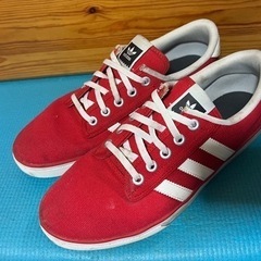 adidasスニーカー