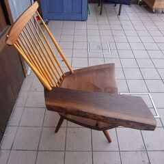 桜製作所によるジョージ・ナカシマのラウンジアームチェアです。ウォールナット無垢材を使った自然の木本来の良さを引き出した美しいデザインのアームチェア。北欧スタイルやカフェ風にも♪DA127