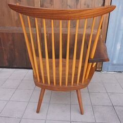 桜製作所によるジョージ・ナカシマのラウンジアームチェアです。ウォールナット無垢材を使った自然の木本来の良さを引き出した美しいデザインのアームチェア。北欧スタイルやカフェ風にも♪DA127