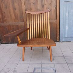 桜製作所によるジョージ・ナカシマのラウンジアームチェアです。ウォールナット無垢材を使った自然の木本来の良さを引き出した美しいデザインのアームチェア。北欧スタイルやカフェ風にも♪DA127