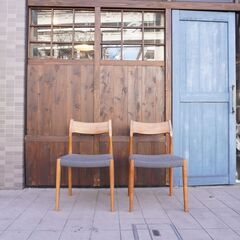 kitani(キタニ)とSigurd Resell(シグード・レッセル)によるウォールナット アームレスチェア SR-03 2脚。天然木の温かさと丸みを帯びた細いフレームが北欧らしいダイニングチェアDA129