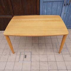 飛騨の家具メーカーKASHIWA(柏木工)のオーク無垢材を使用したシガーロ