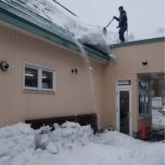 住宅屋根の雪下ろしや除雪代行致します。6,000円〜