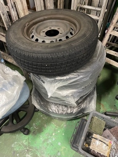 スタッドレスタイヤ195/80R15