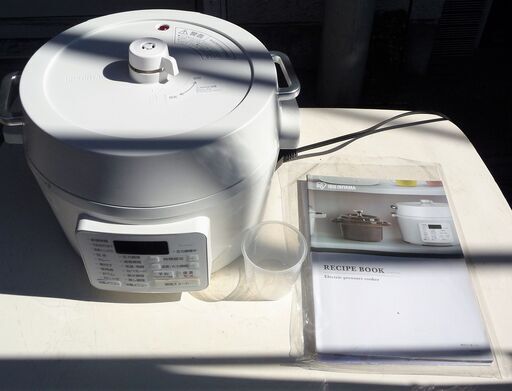 ☆アイリスオーヤマ IRIS OHYAMA PC-MA4-W 電気圧力鍋◆1台6役！お料理のバリエーションが広がる
