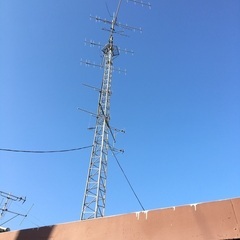 アマチュア用無線自立鉄塔。9x4パラアンテナ