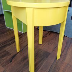 IKEA　サイドテーブル　カフェテーブル　引き出し付き　黄　イエ...