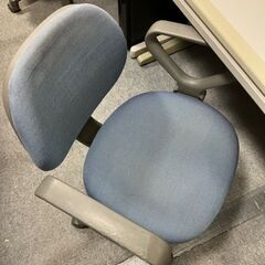 《無料》中古・オフィスチェア3脚《事務椅子、肘掛け付き、高さ調節可能