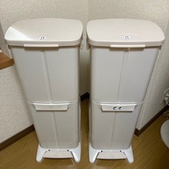 ニトリ　2段ゴミ箱(写真①)