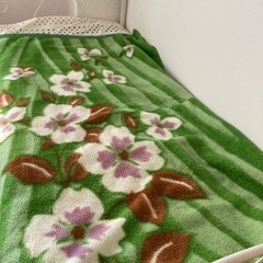 毛布　緑　さくら柄　シングルベッド