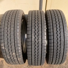 トラック用スタッドレスタイヤ　ホイール付き6本