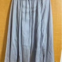 ブルーのシフォンのスカート
