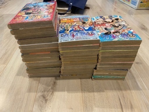 【受け渡し予定者決定】ONE PIECE 漫画  １〜８３巻 ＋関連本４冊