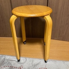 木製　丸椅子(微妙なキャスター付)