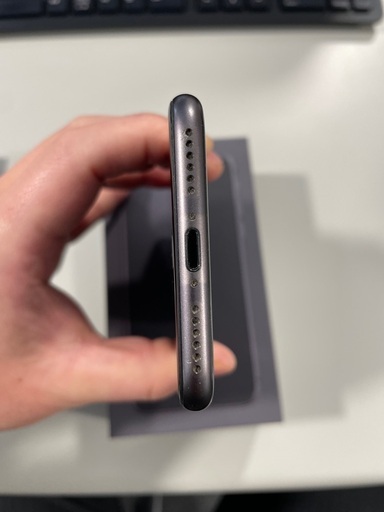 美品】I phone 8 258G SoftBank ガラスフィルム付