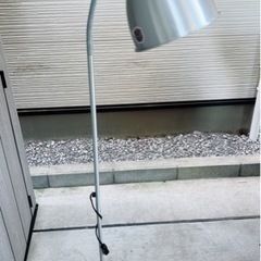 IKEAフロア/読書ランプ　アルミミニウム　ワイヤーバスラック　...