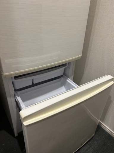 冷蔵庫　SHARP 137L 2019年 シャープ 両開き 美品  1人用 １人暮らし 家電