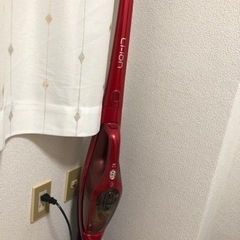HITACHIの掃除機（赤）