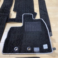 ほぼ新品　ヴォクシー　ボクシー　 zs煌III 7人　80 純正フロアマット