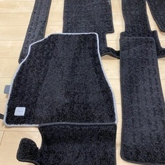 ほぼ新品　ヴォクシー　ボクシー　 zs煌III 7人　80 純正フロアマット