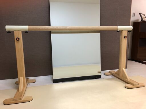 木製バレエバー 全長1.8ｍ、直径60mm 、スタンド