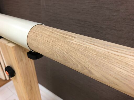 木製バレエバー 全長1.8ｍ、直径60mm 、スタンド
