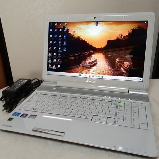 【取引中です】TOSHIBA　Qosmio　15インチ　SSD　カメラ　Wi-Fi　ブルーレイ　Windows11　③