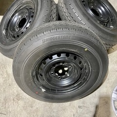 ハイエース ２００系　新車外しの純正タイヤ・ホイール・キャップのセット