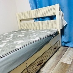 収納ペース付きベッド