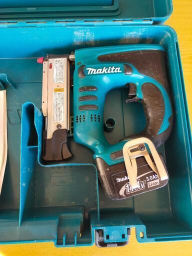 中古品 / 動作品】○マキタ(makita) コードレスピンタッカ PT350DZ 14.4V3.0Ahバッテリー1個付【格安出品