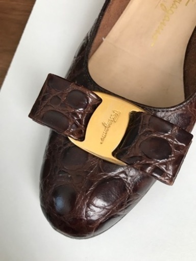 フェラガモ ヴァラ 6 1/2 B ブラック フェラガモ ヴァラ 6 1/2 B 24.0