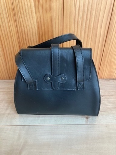 BARNEYS NEW YORK 革製ショルダーバッグ！　新品！未使用！