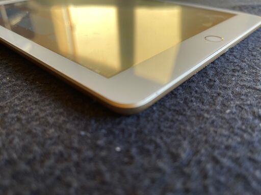 iPad 第５世代 Wi-Fi+Cell gold １２８GB SIMフリー バッテリー９５