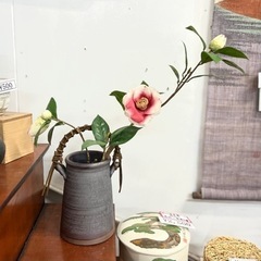 椿の造花と花瓶のセット