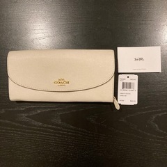 【新品】COACHコーチ　長財布　白【アウトレット店で購入】