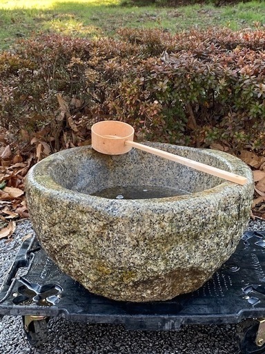 ◎お値下げしました‼️ 古い時代 つくばい 蹲 御影石手水鉢天然自然石